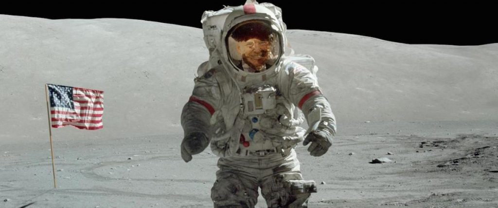Астронавт на Луне