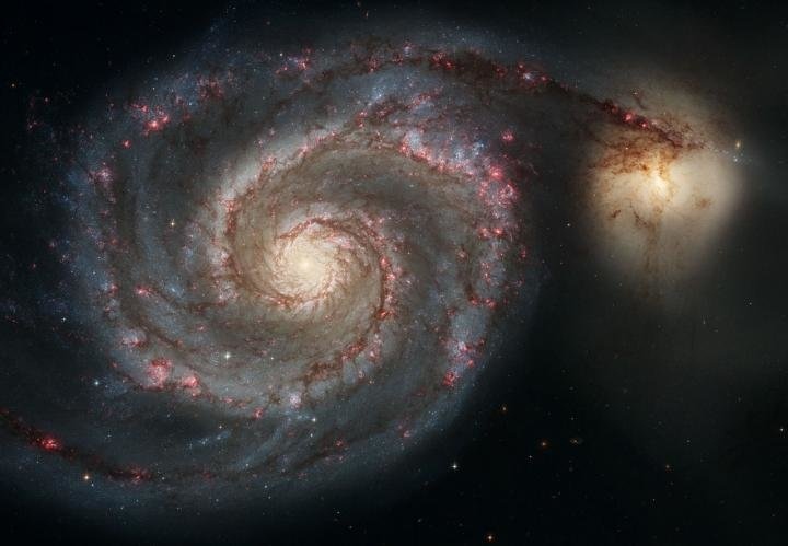 Галактика Водоворот (M51a) и галактика-спутник (M51b)
