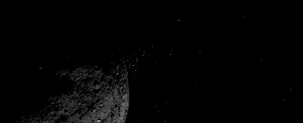 Изображение астероида Бенну, на котором запечатлён выброс пылевых частиц с поверхности астероида