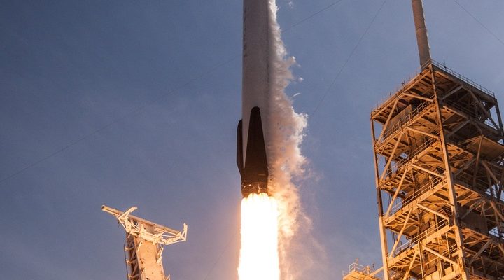 Cтарт ракеты Falcon 9. SpaceX