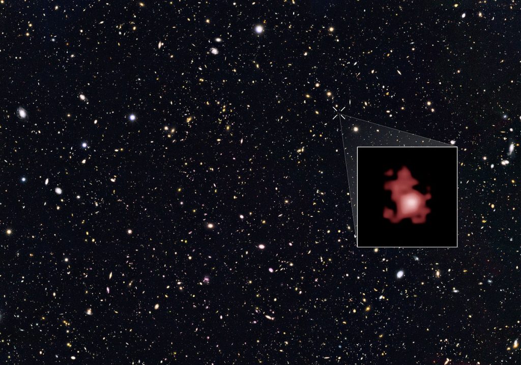 Объект GM-z11 среди галактик в созвездии Большой Медведицы. Источник: NASA